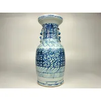 vase chinois antique avec signes porte-bonheur et motifs floraux // bleu blanc - dynastie qing 19e siècle